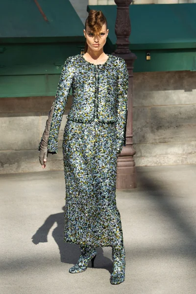 Look 50